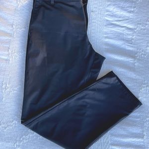 Lululemon Black Commission Classic Fit pant. Size 36/32.